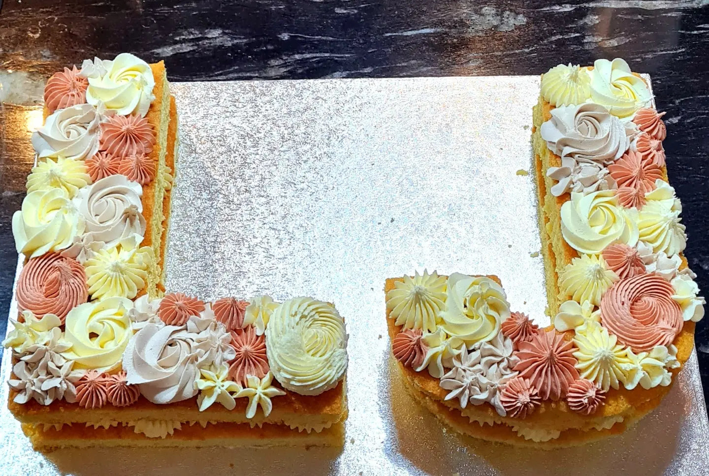 Initials / Digit cakes